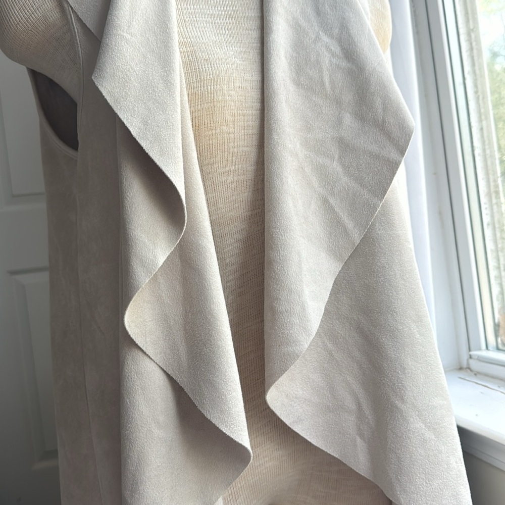 Vest - Picture 3 of 5